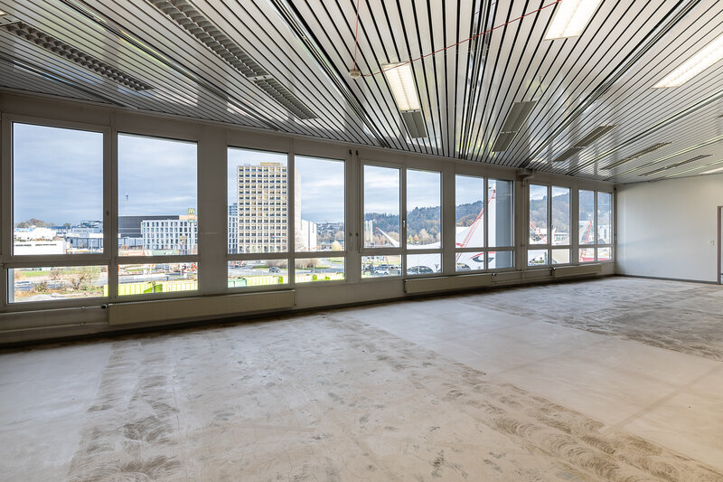 Gewerbefläche Industriestrasse 10 in Kriens | © Gewerbebauten TPC AG Eine grosse Gewerbefläche an der Industriestrasse 10 ermöglicht Ihnen eine Ausstellung oder ein Verkaufslokal aufzubauen. Die Fläche kann auch unterteilt werden. | © Gewerbebauten TPC AG