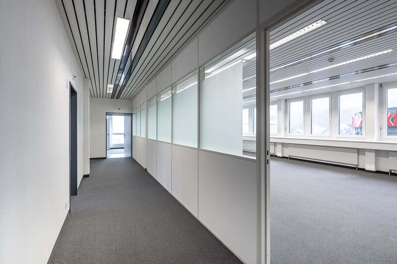 3 Stockwerke mit Einzel- und Grossraumbüros ermöglichen Ihnen ein organisches Wachstum. | © Gewerbebauten TPC AG